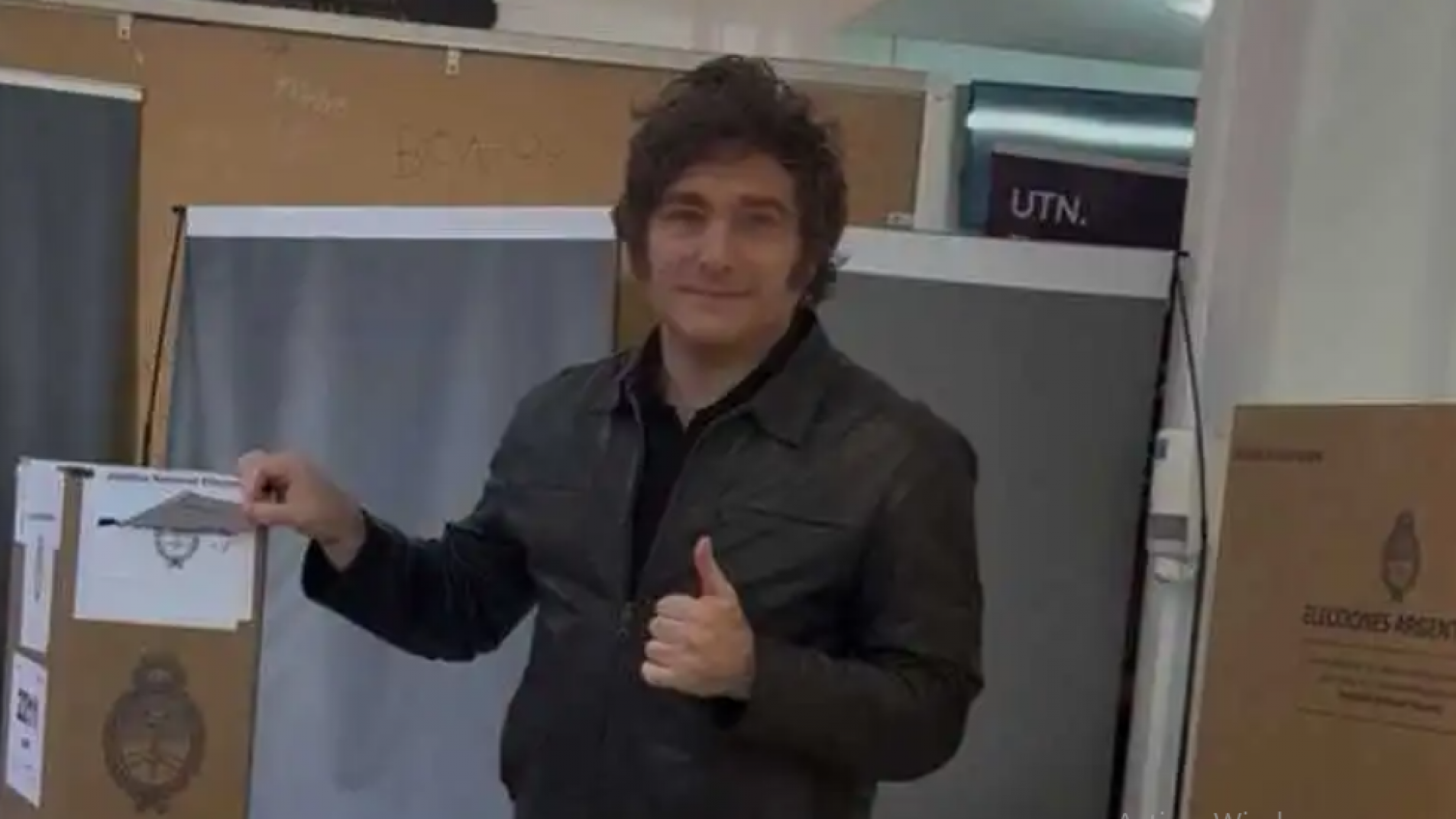 El presidente Milei votó y se retiró sin hacer declaraciones